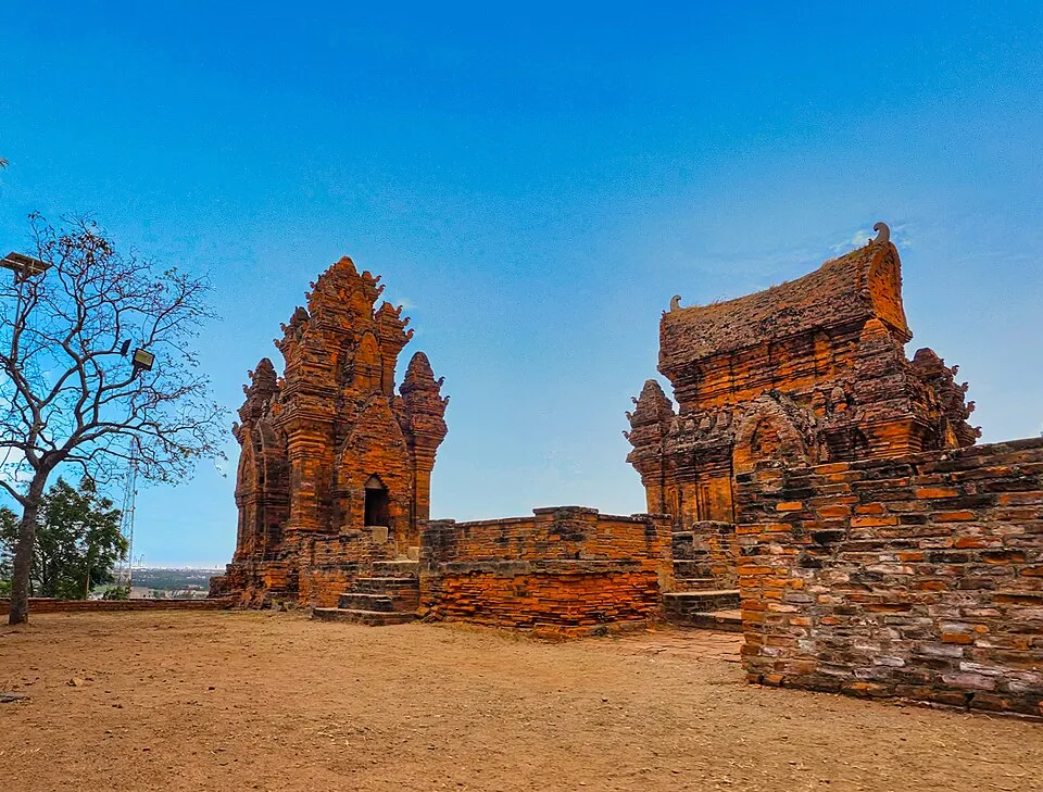 Hình minh họa: Các Ngôi Chùa và Địa Điểm Tổ Chức Lễ Hội Ở Thuận An