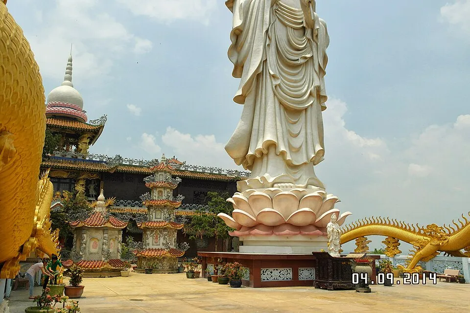 Hình minh họa: Đặc điểm và thành tựu nổi bật của Phật giáo Bình Dương hiện nay