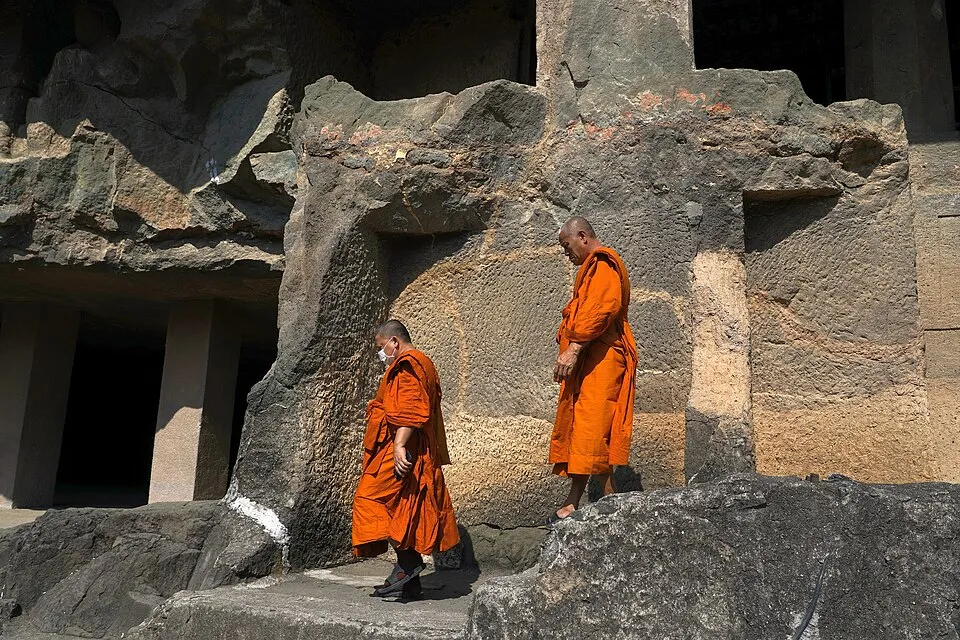 Hình minh họa: Kiến trúc chùa Hội Khánh và tượng Phật nằm 52 mét